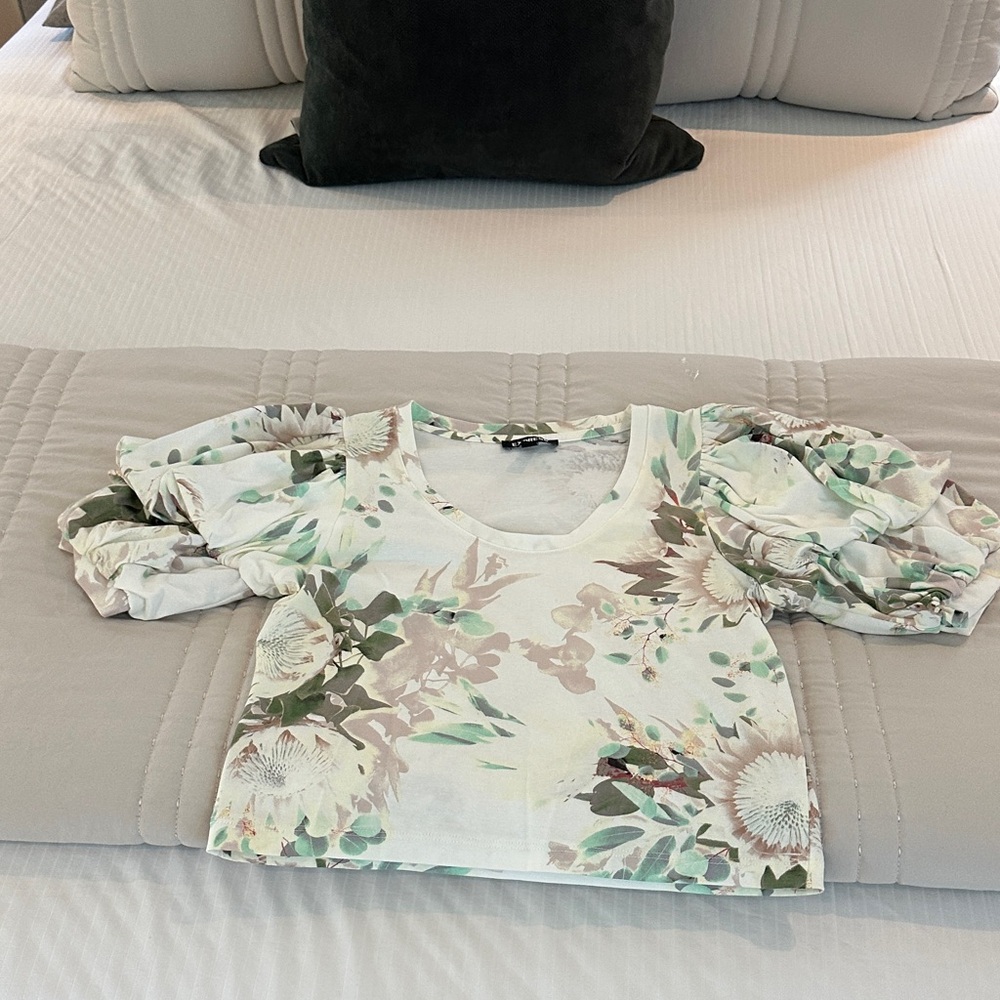 Express Cream Floral Puff Sleeve Blouse